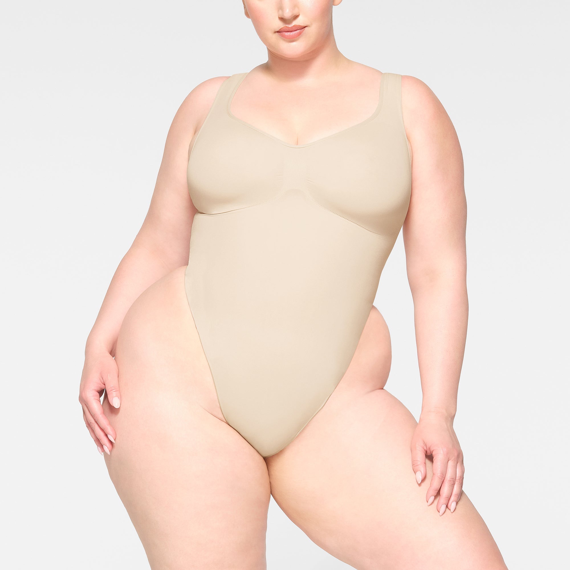 SKIMS-SHAPEWEAR-BD-THG-2896-JB-SND_0004_FR_32009a59-17ae-420a-8277-29be1149bb42
